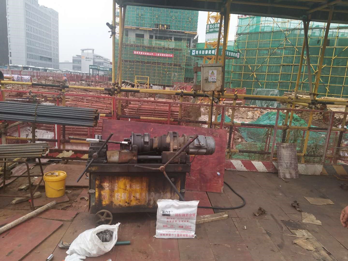 項(xiàng)目施工現(xiàn)場(chǎng)正使用固力士產(chǎn)品作業(yè)