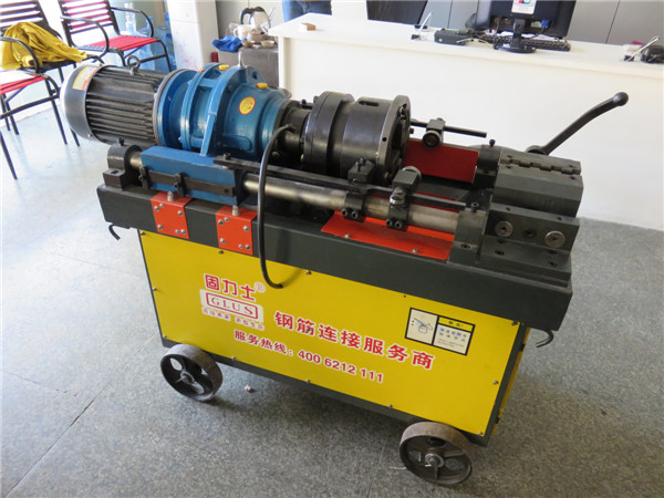 大型直螺紋滾絲機(jī) 大型直螺紋滾絲機(jī)